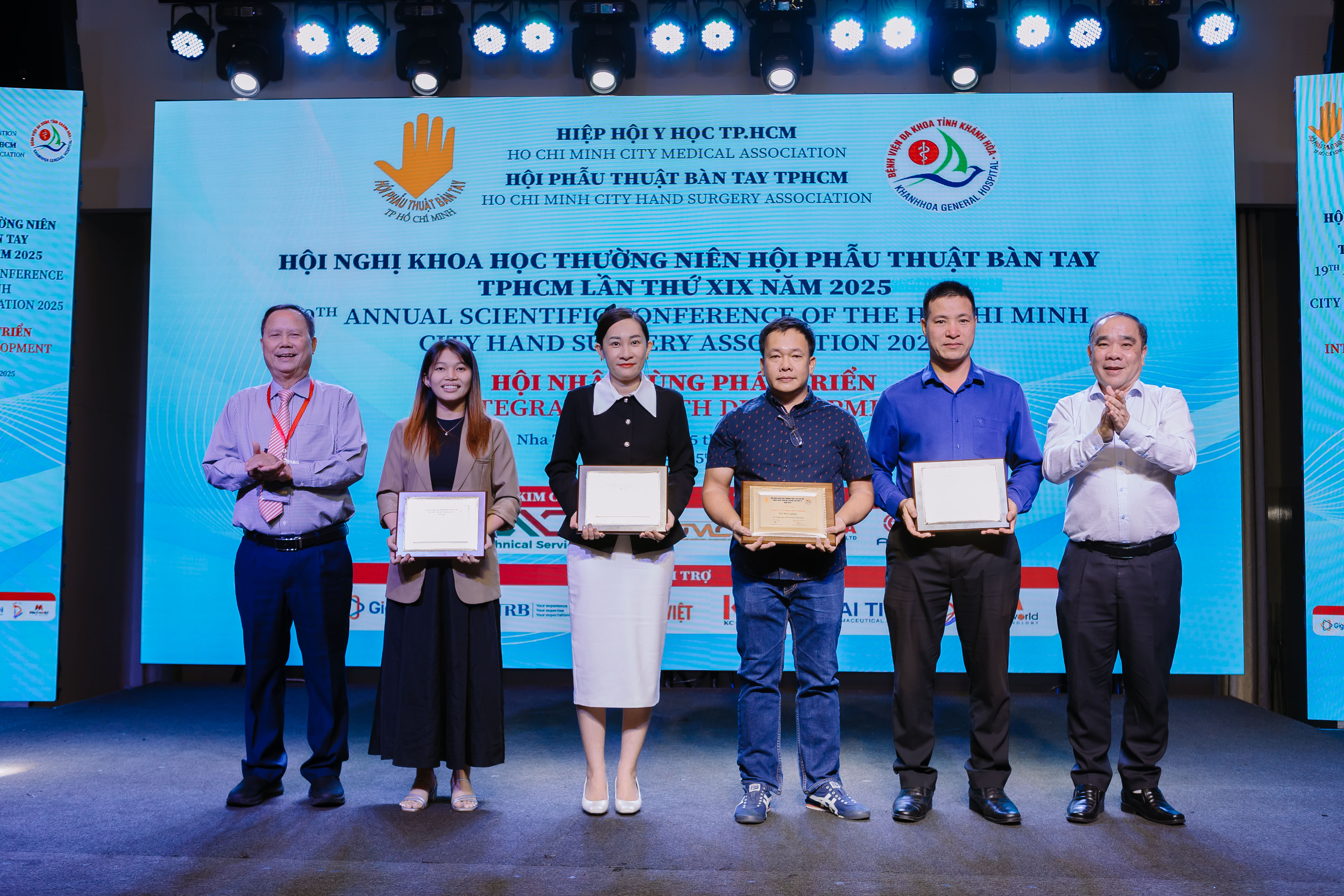 Hội nghị bàn tay (4/4/2025)